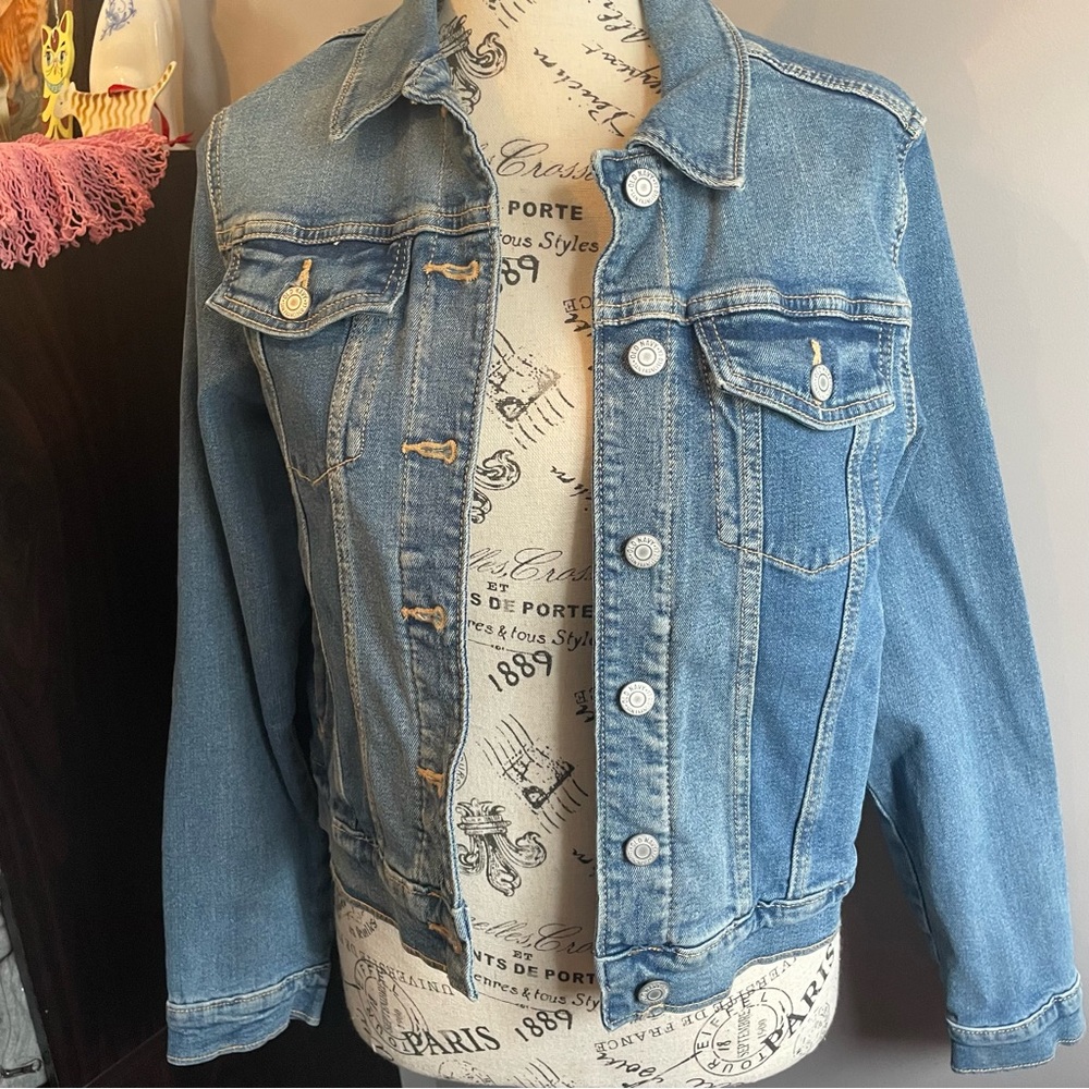 Old Navy Light Blue Denim Jacket in Girls‎ XL